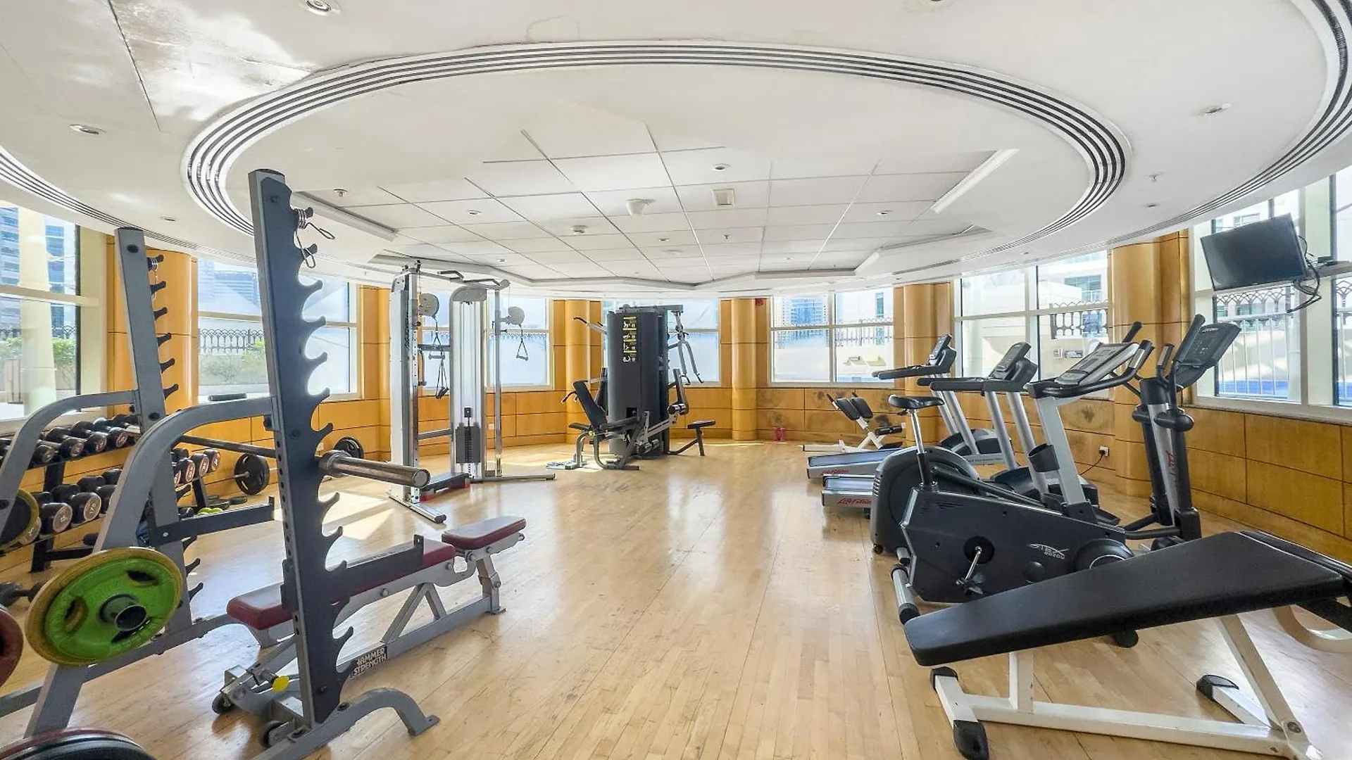 Amazing 3Br Apartment With Maid Room In Marina With Pool & Gym Dubai